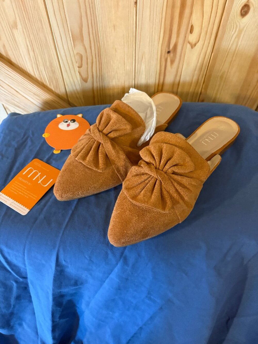 MUSSHOE Tan Suede Bow Mules Pointed Toe Slip On Flats NIB Size 9